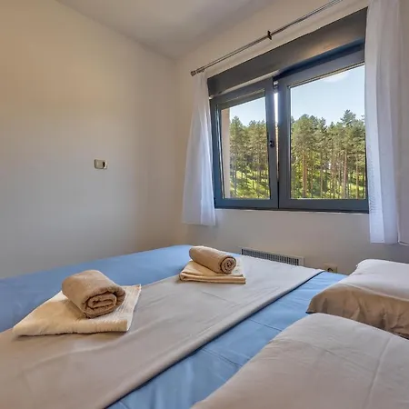 Pekovic Green, Pine Trees View 2 Bedrooms Apartment *